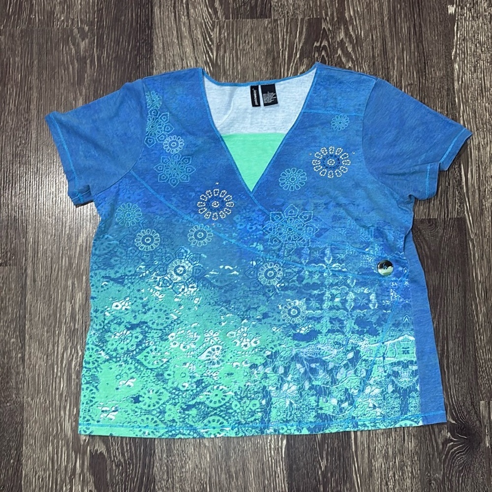 Woman’s Jason Maxwell short sleeve T-shirt blue and green design size Large